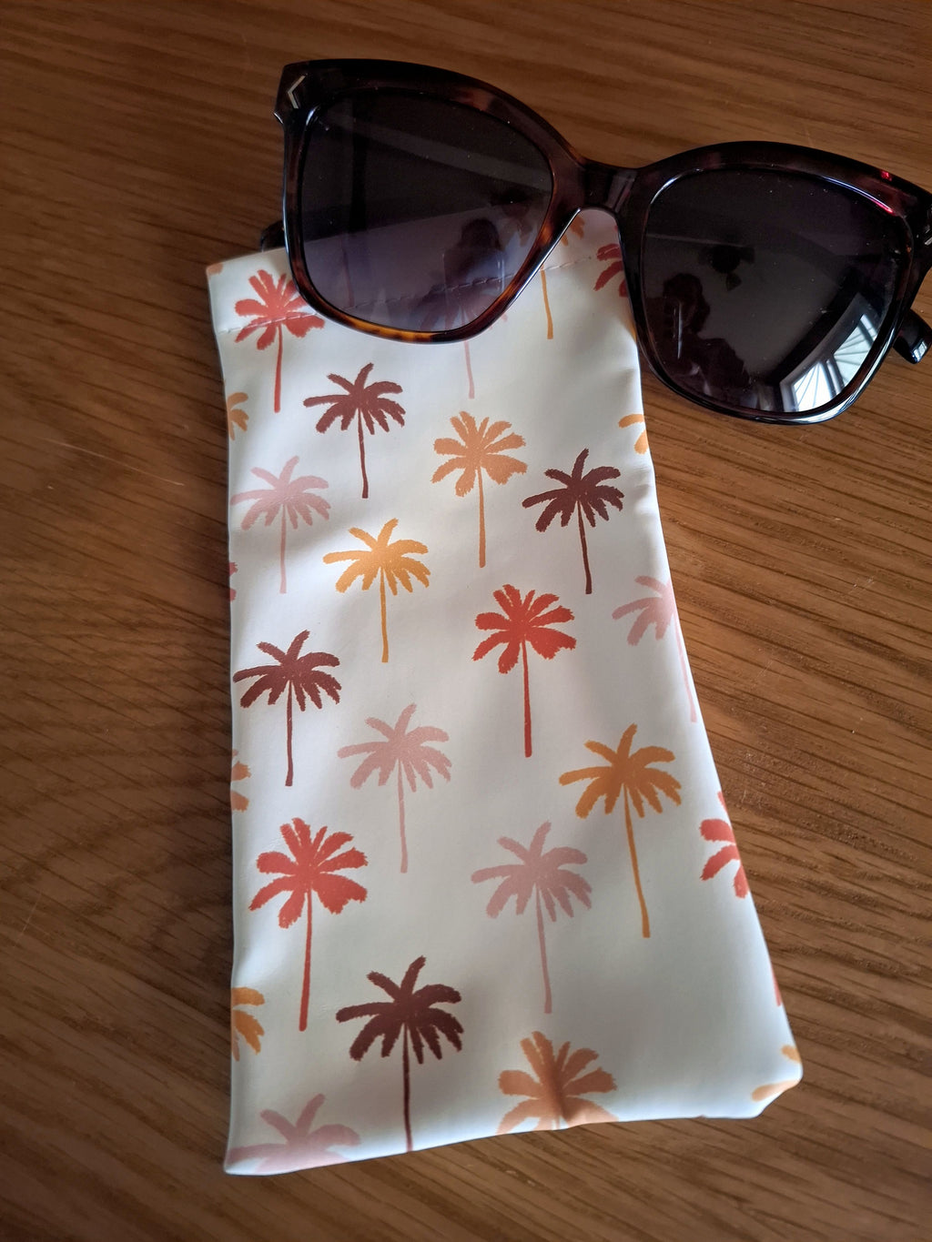 Palm Tree Design Snap Closure Sunglasses Case