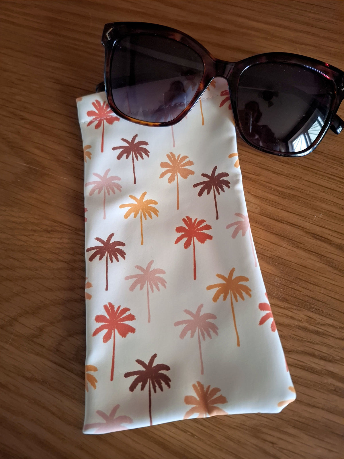 Palm Tree Design Snap Closure Sunglasses Case